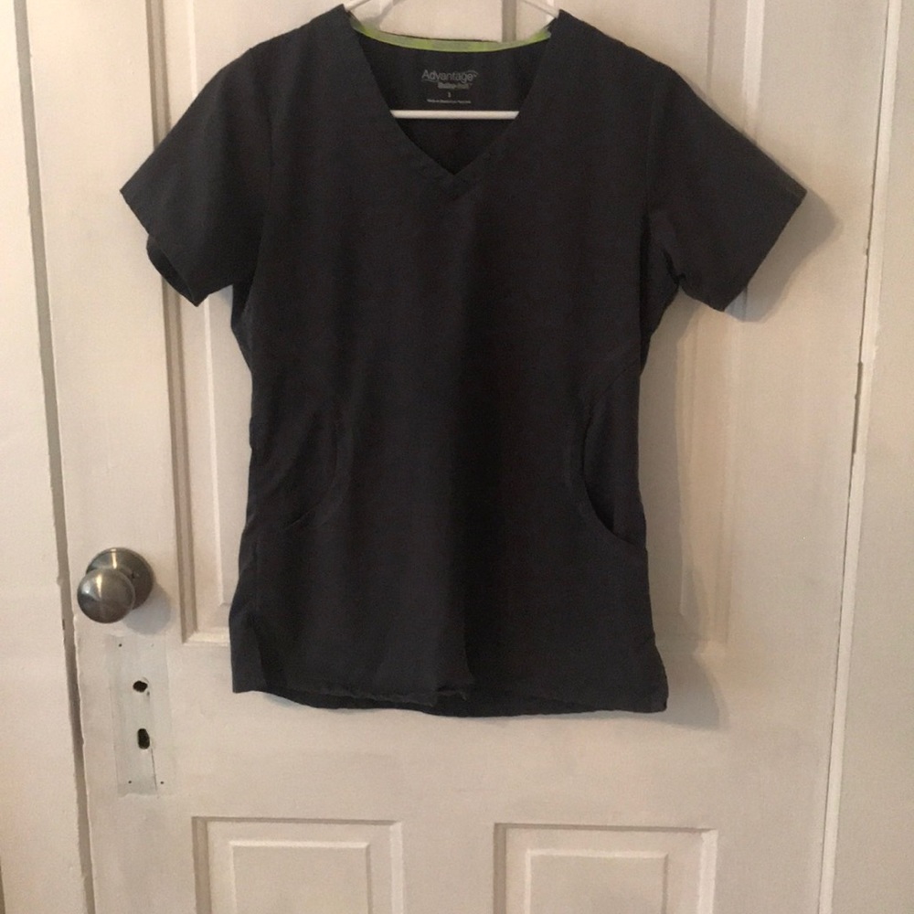 Advantage Butter Soft grey scrub set. Size Small.